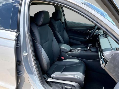 Used 2025 Honda Accord Touring image 9