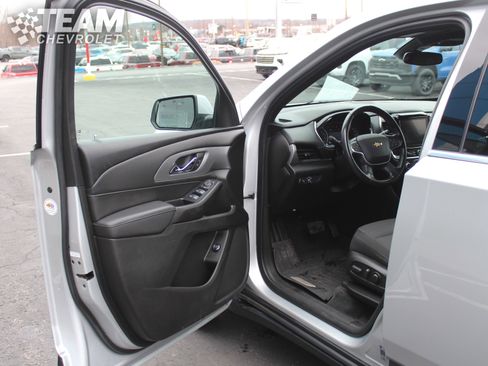 Used 2022 Chevrolet Traverse LT w/ LPO, Floor Liner Package image 10