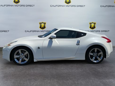 Used 2009 Nissan 370Z Touring RWD image 8