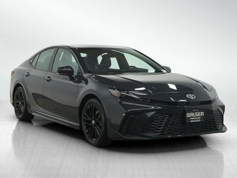 Used 2025 Toyota Camry SE image 7