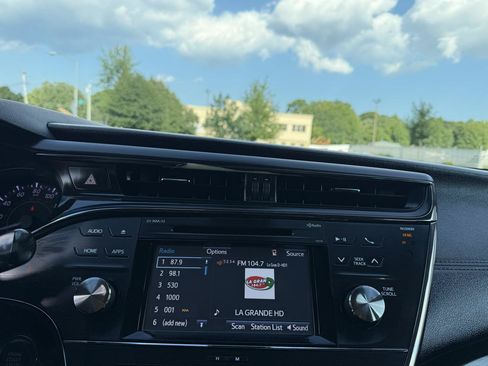 Used 2018 Toyota Avalon XLE FWD image 12