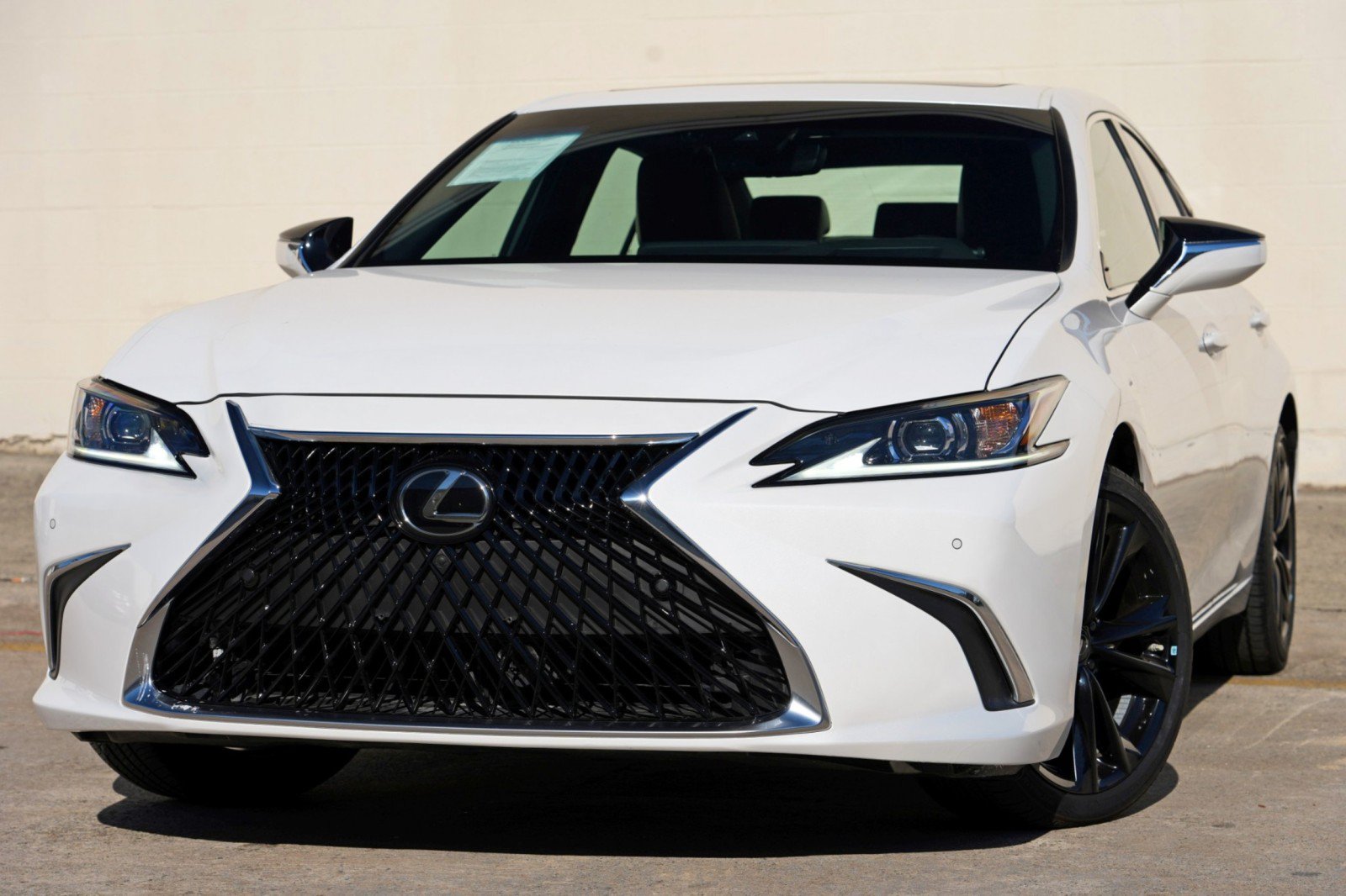 Used 2024 Lexus ES 300h w/ Premium Package FWD image 3