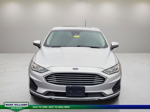 Used 2019 Ford Fusion SE image 2
