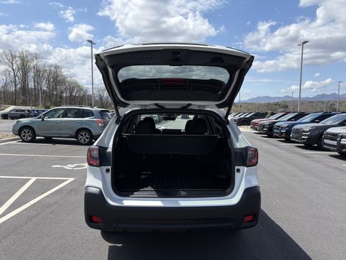 Certified 2025 Subaru Outback Onyx Edition AWD/4WD image 11