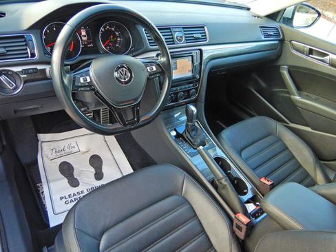 Used 2017 Volkswagen Passat 1.8T SEL Premium image 13