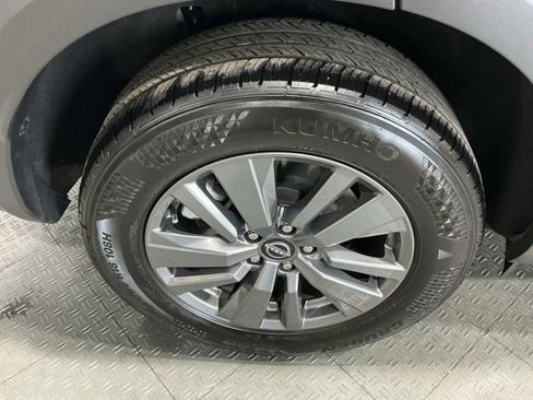 Used 2025 Nissan Pathfinder SV image 39