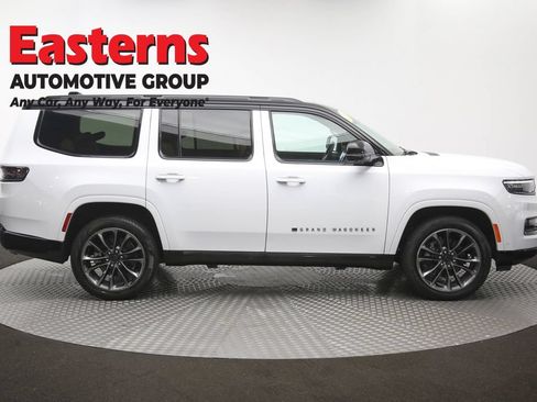 Used 2025 Jeep Grand Wagoneer Series III w/ Rear Seat Video Group 1 AWD/4WD image 4