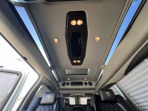 Used 2019 Chevrolet Express 2500 w/ Enhanced Convenience Package image 31