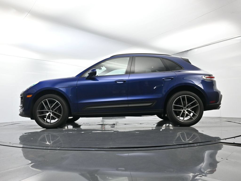 Certified 2024 Porsche Macan AWD/4WD image 45
