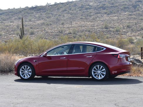 Used 2018 Tesla Model 3 Long Range RWD image 11
