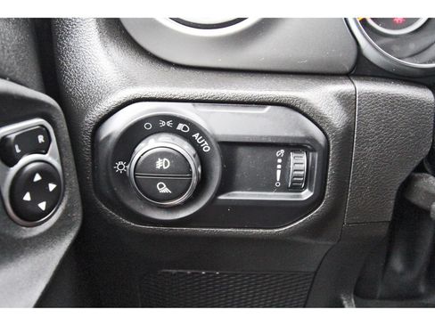 Used 2023 Jeep Gladiator Sport AWD/4WD image 19