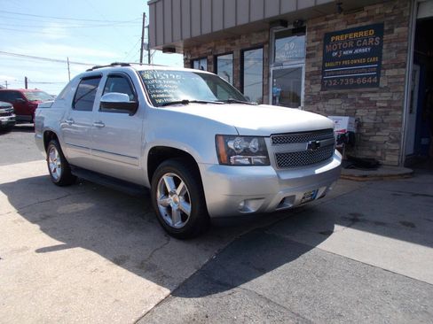Used 2011 Chevrolet Avalanche LTZ image 1