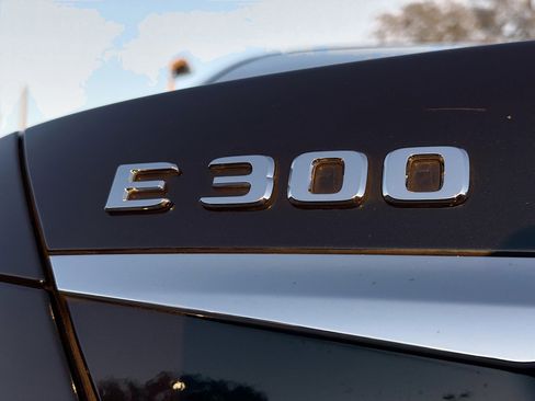 Used 2018 Mercedes-Benz E 300 image 11