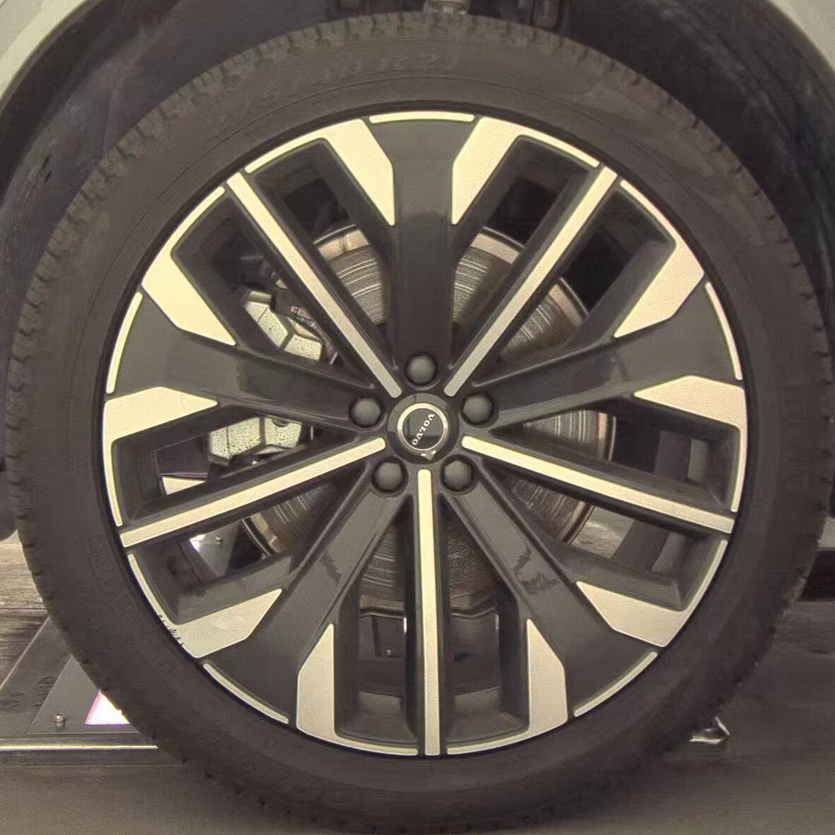 Used 2025 Volvo XC90 B5 Plus AWD/4WD image 26