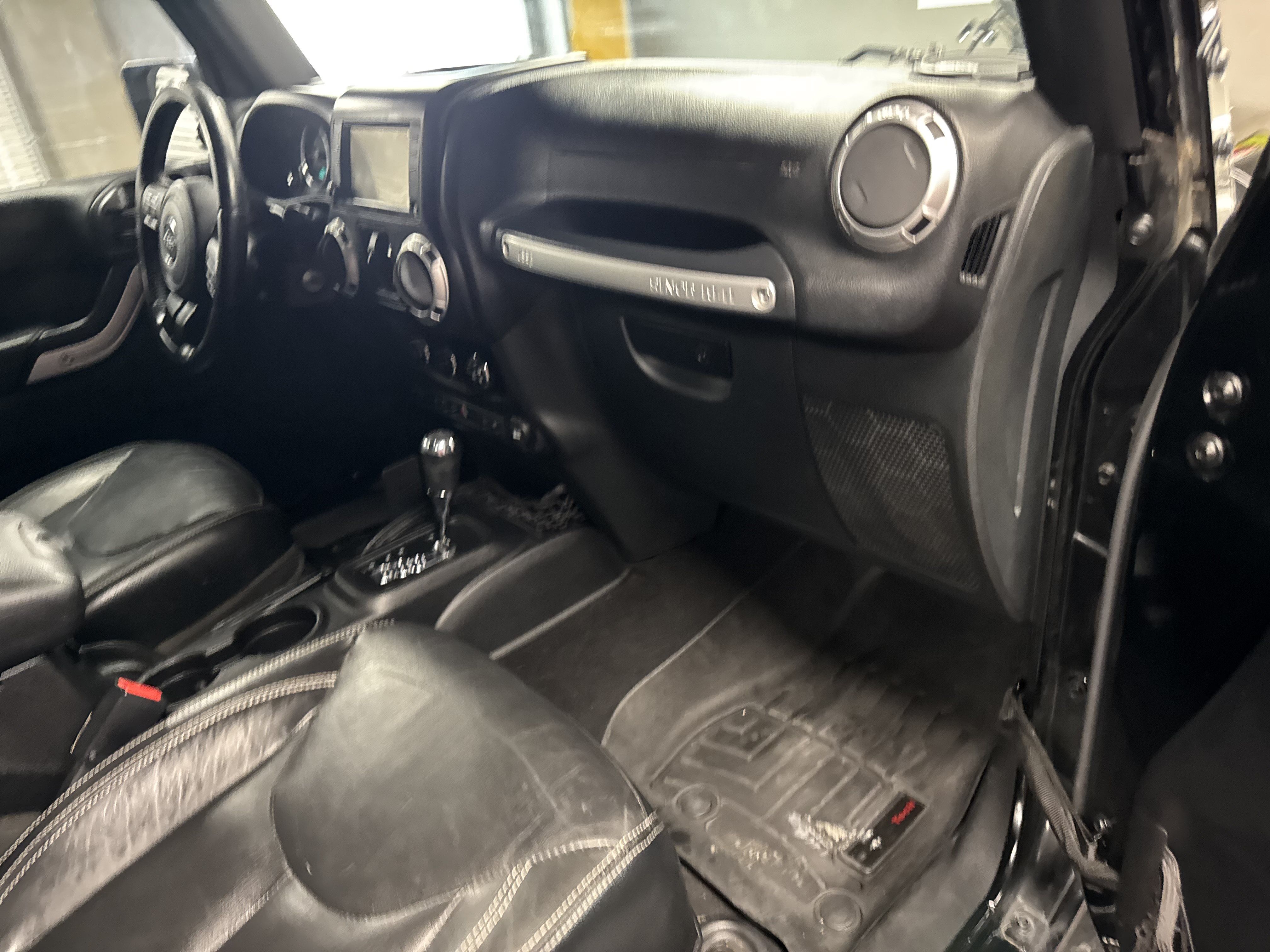 Used 2015 Jeep Wrangler Unlimited Sahara w/ Max Tow Package AWD/4WD image 12