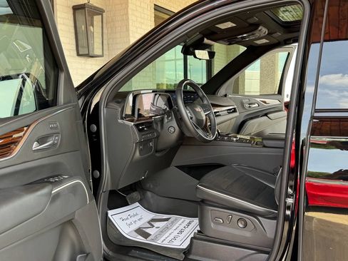 Used 2023 Cadillac Escalade Premium Luxury AWD/4WD image 22