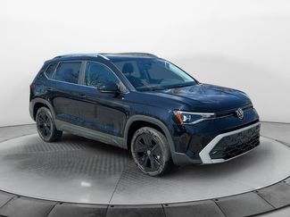 Used 2025 Volkswagen Taos SE w/ Panoramic Sunroof Package video 1