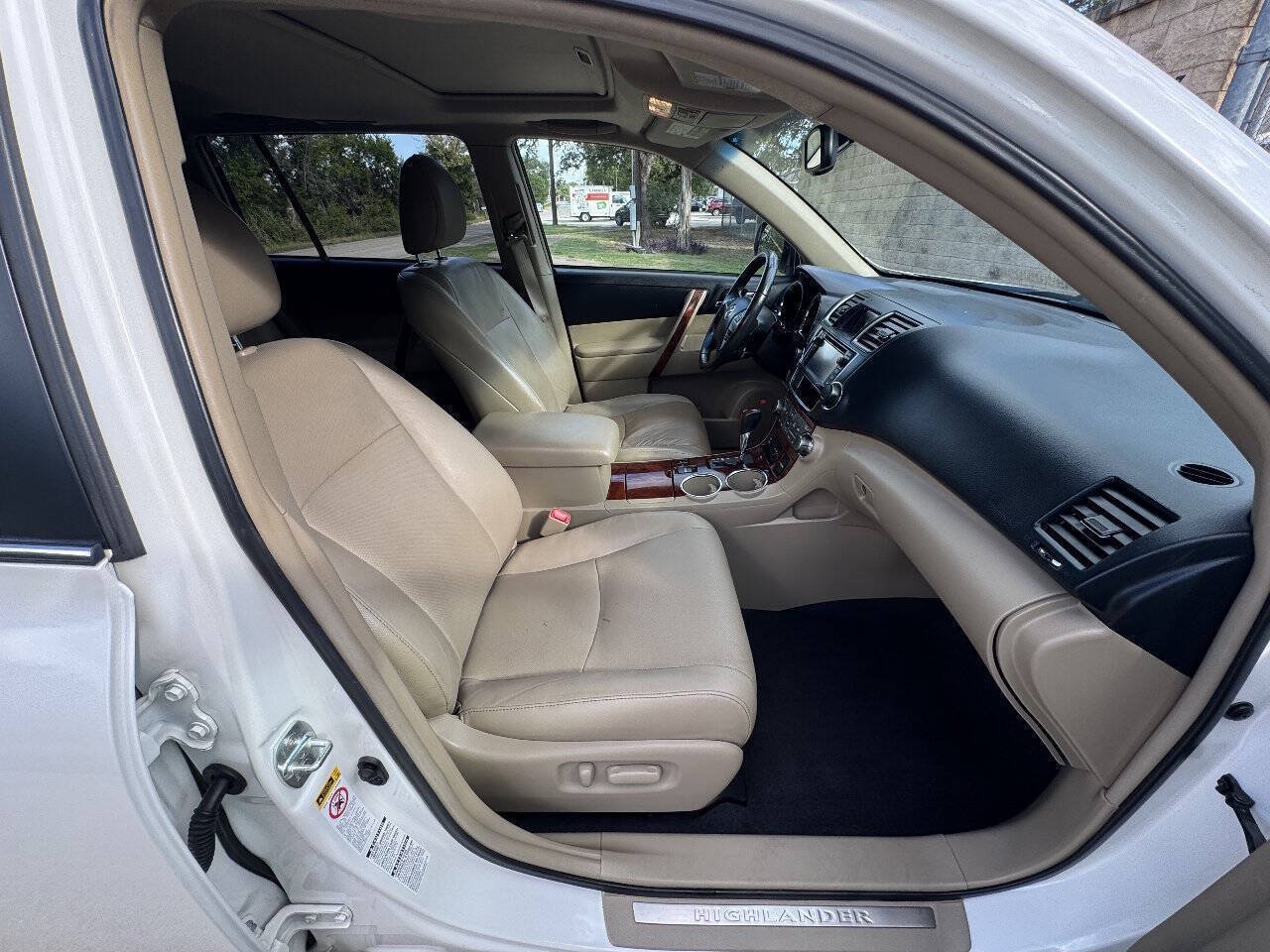 Used 2013 Toyota Highlander Limited AWD/4WD image 21