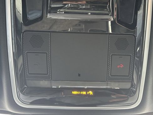 Used 2017 Land Rover Range Rover Sport SE image 34