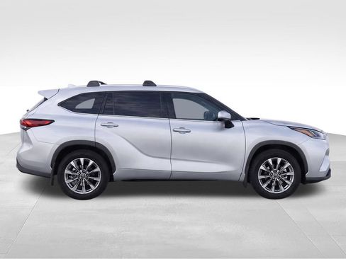 Used 2022 Toyota Highlander Limited AWD/4WD image 8