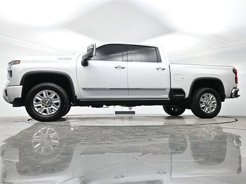 Used 2024 Chevrolet Silverado 2500 High Country w/ High Country Premium Package image 29