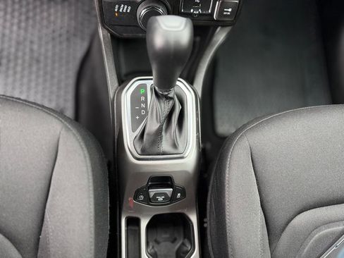 Used 2022 Jeep Renegade Latitude w/ Convenience Group image 26