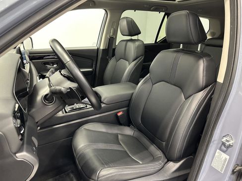 Used 2024 Honda Pilot Touring image 15