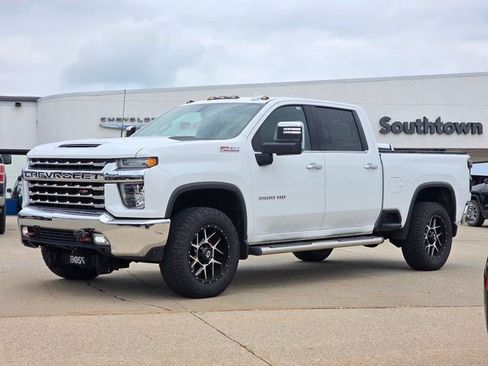 Used 2020 Chevrolet Silverado 3500 LTZ w/ LTZ Convenience Package AWD/4WD image 3