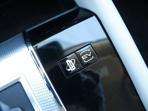 Used 2024 Mitsubishi Outlander 4WD Plug-In Hybrid image 21