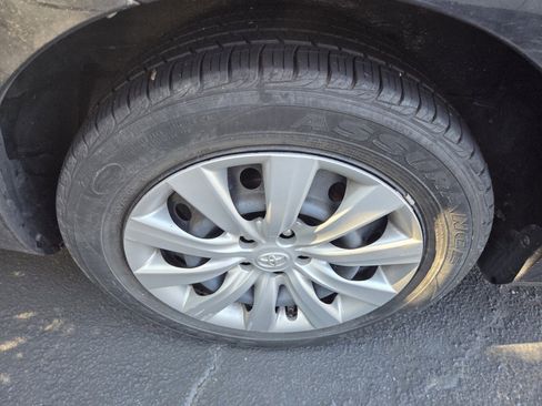 Used 2013 Toyota Corolla LE image 4