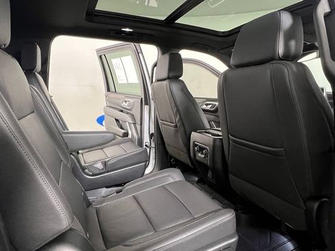 Certified 2023 Chevrolet Suburban Z71 w/ Luxury Package AWD/4WD image 13