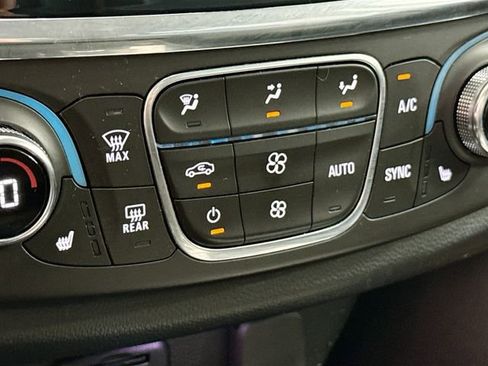 Used 2020 Chevrolet Traverse RS FWD image 22