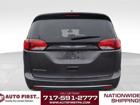 Used 2017 Chrysler Pacifica Touring-L w/ Tire & Wheel Group image 6