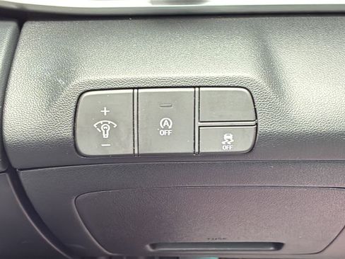 Certified 2025 Hyundai Elantra SE FWD image 28