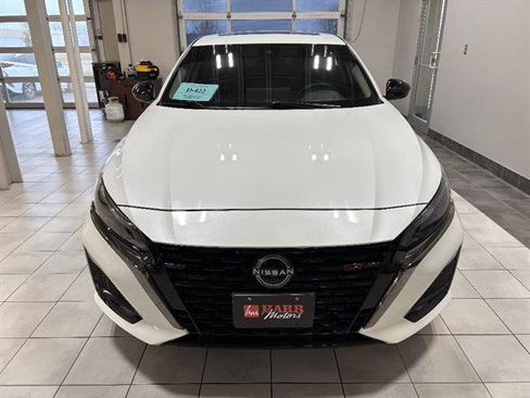Used 2024 Nissan Altima 2.5 SR w/ SR Premium Package AWD/4WD image 6