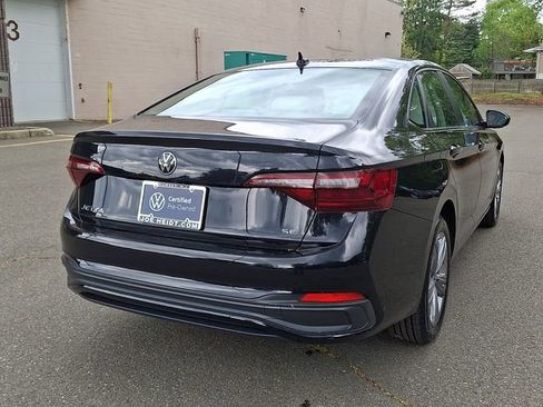 Used 2022 Volkswagen Jetta SE w/ Panoramic Sunroof Package FWD image 10