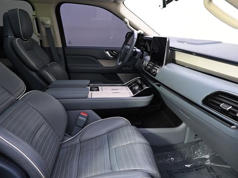 Used 2019 Lincoln Navigator L Black Label w/ Cargo Package image 16