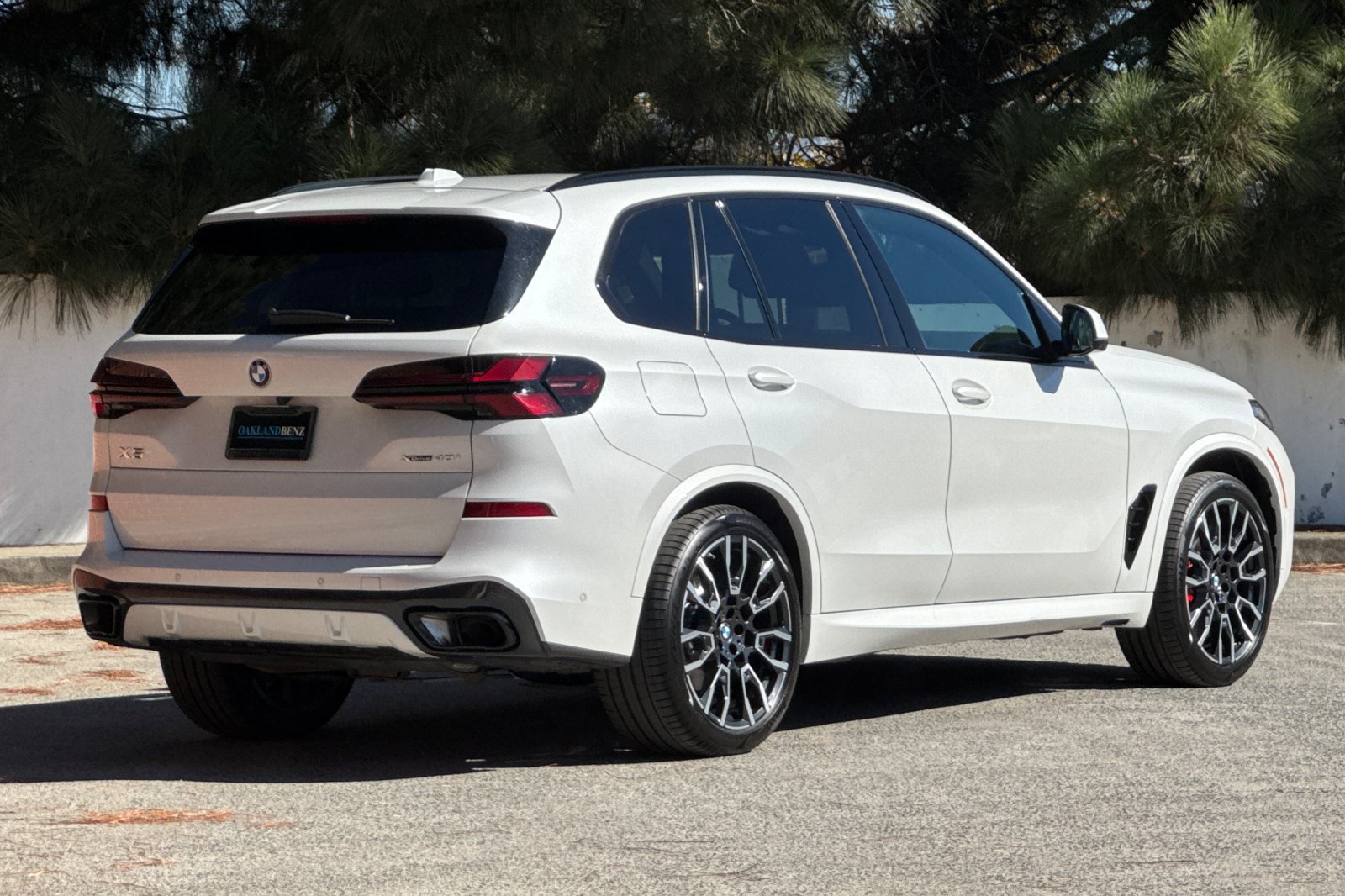 Used 2024 BMW X5 xDrive40i w/ M Sport Package AWD/4WD image 4