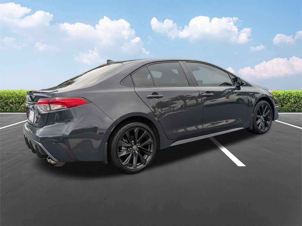 Used 2026 Toyota Corolla SE FWD image 5