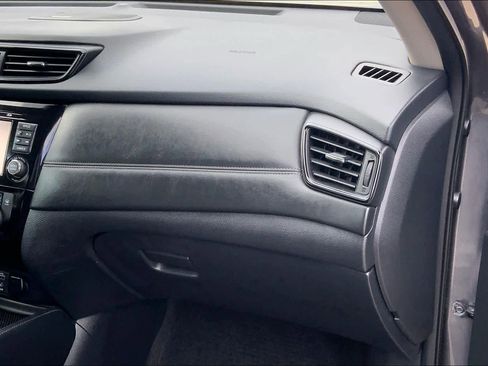 Used 2017 Nissan Rogue SL w/ SL Premium Package image 19