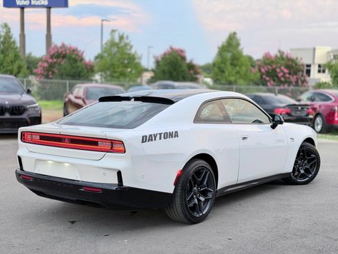 Used 2024 Dodge Charger Daytona R/T w/ Plus Group AWD/4WD image 4