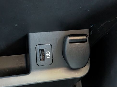 Used 2019 Nissan Rogue SV AWD/4WD image 33