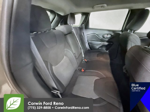 Used 2020 Jeep Cherokee Latitude FWD image 28