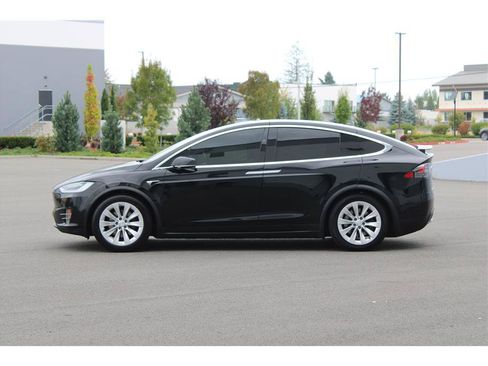 Used 2018 Tesla Model X 100D AWD/4WD image 2