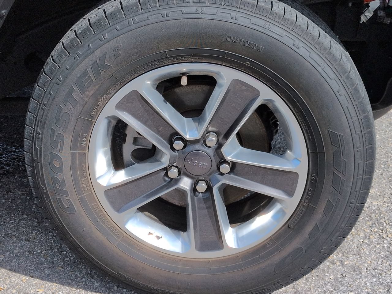 Used 2019 Jeep Wrangler Unlimited Sahara w/ LED Lighting Group AWD/4WD image 11