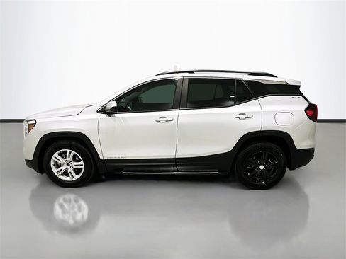 Used 2022 GMC Terrain SLE w/ Driver Convenience Package image 4
