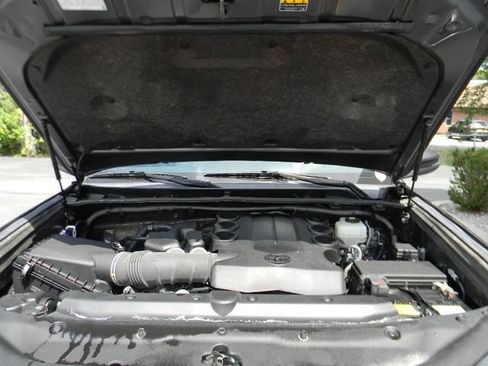 Used 2022 Toyota 4Runner SR5 Premium w/ Moonroof Package AWD/4WD image 7