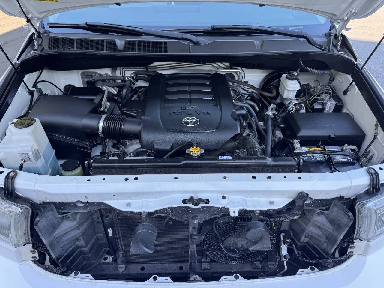 Used 2016 Toyota Sequoia SR5 AWD/4WD image 19