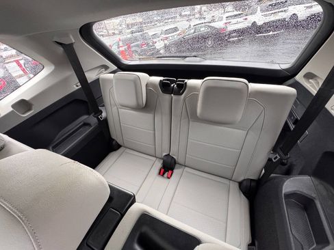 Used 2018 Volkswagen Tiguan SE w/ Panoramic Sunroof Package image 14