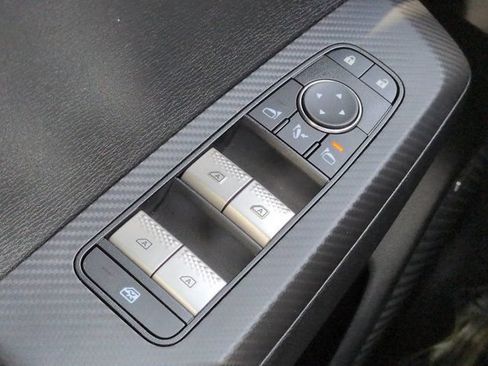 Used 2025 Mitsubishi Outlander SE FWD image 23